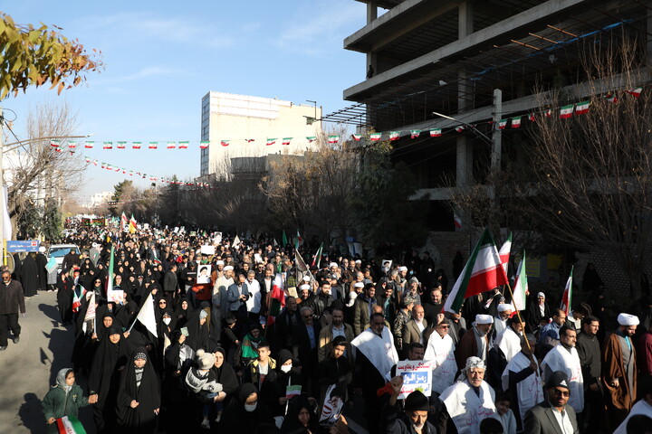 تصاویر/ راهپیمایی باشکوه مردم قم علیه اغتشاشگران