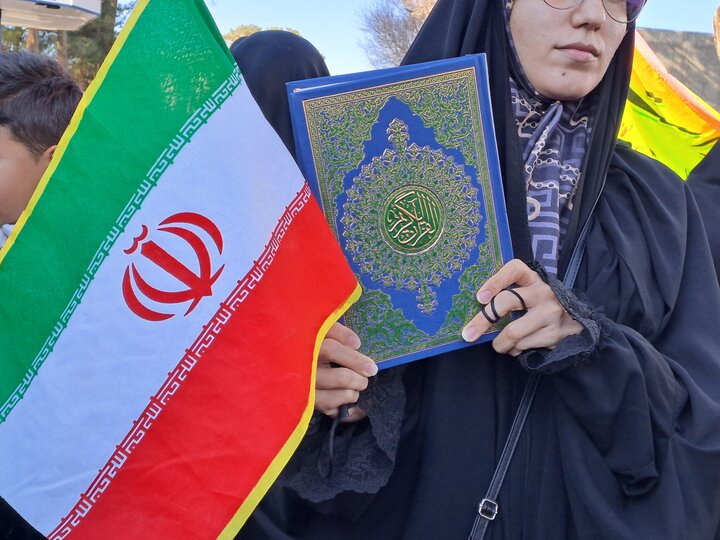 راهپیمایی پرشور مردم نائین در محکومیت حملات تروریستی اخیر