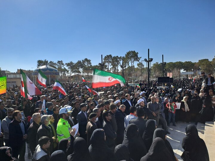 راهپیمایی پرشور مردم نائین در محکومیت حملات تروریستی اخیر