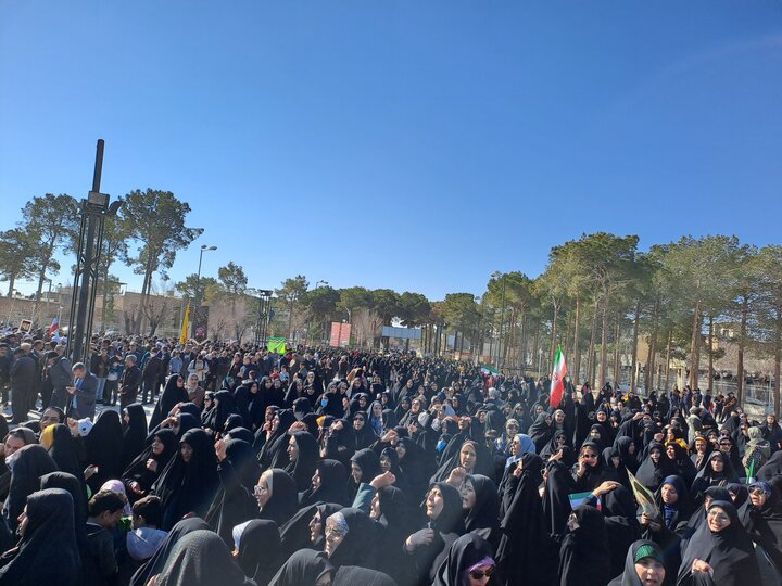 راهپیمایی پرشور مردم نائین در محکومیت حملات تروریستی اخیر