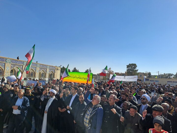 راهپیمایی پرشور مردم نائین در محکومیت حملات تروریستی اخیر