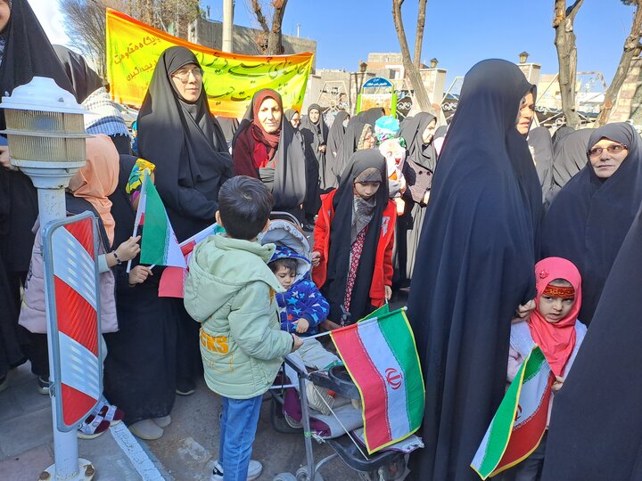 راهپیمایی پرشور مردم نائین در محکومیت حملات تروریستی اخیر