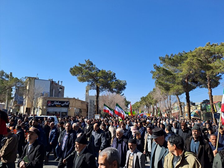 راهپیمایی پرشور مردم نائین در محکومیت حملات تروریستی اخیر