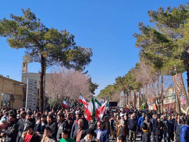 راهپیمایی پرشور مردم نائین در محکومیت حملات تروریستی اخیر