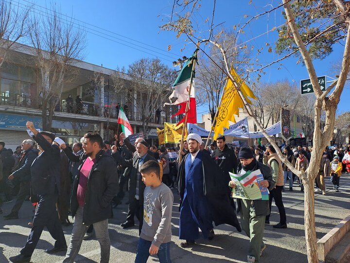 راهپیمایی پرشور مردم نائین در محکومیت حملات تروریستی اخیر