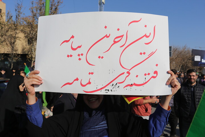 تصاویر / تجمع بزرگ مردمی و تشییع باشکوه لاله‌های خونین امنیت در اصفهان