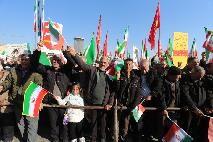 تصاویر / تجمع بزرگ مردمی و تشییع باشکوه لاله‌های خونین امنیت در اصفهان