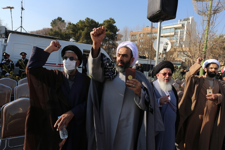 تصاویر / تجمع بزرگ مردمی و تشییع باشکوه لاله‌های خونین امنیت در اصفهان