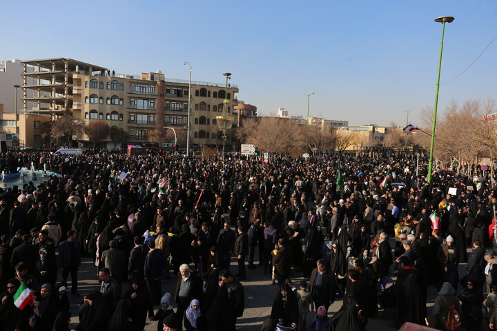 تصاویر / تجمع بزرگ مردمی و تشییع باشکوه لاله‌های خونین امنیت در اصفهان