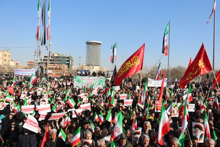 تصاویر / تجمع بزرگ مردمی و تشییع باشکوه لاله‌های خونین امنیت در اصفهان