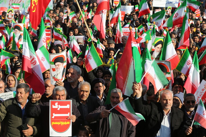 تصاویر / تجمع بزرگ مردمی و تشییع باشکوه لاله‌های خونین امنیت در اصفهان