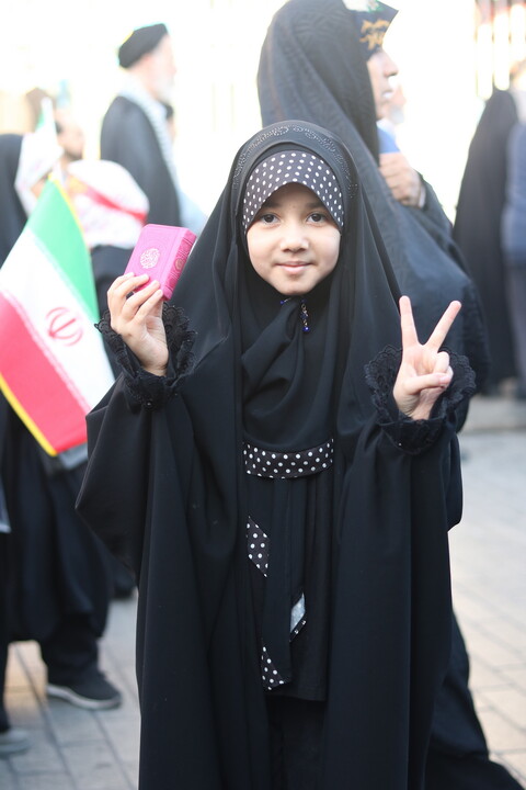 تصاویری از راهپیمایی پرشور مردم قم در محکومیت فتنه آمریکایی - صهیونی