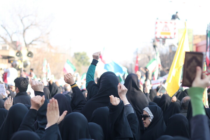 تصاویری از راهپیمایی پرشور مردم قم در محکومیت فتنه آمریکایی - صهیونی