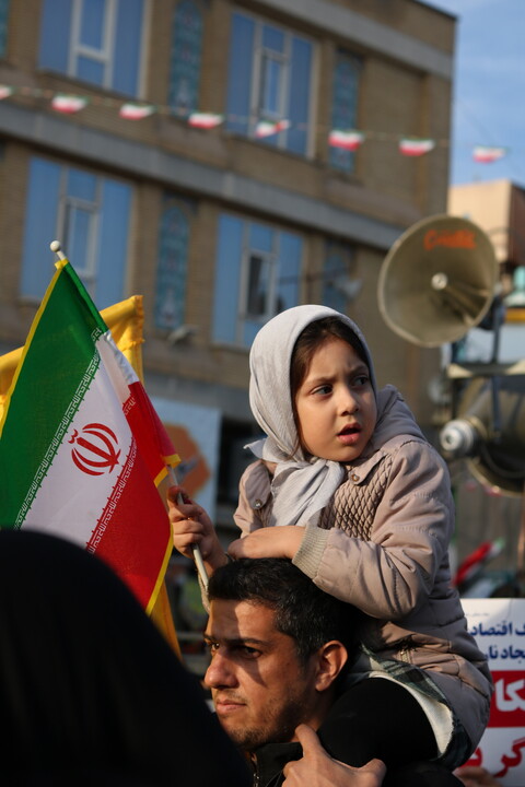 تصاویری از راهپیمایی پرشور مردم قم در محکومیت فتنه آمریکایی - صهیونی