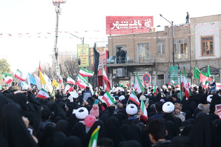 تصاویری از راهپیمایی پرشور مردم قم در محکومیت فتنه آمریکایی - صهیونی