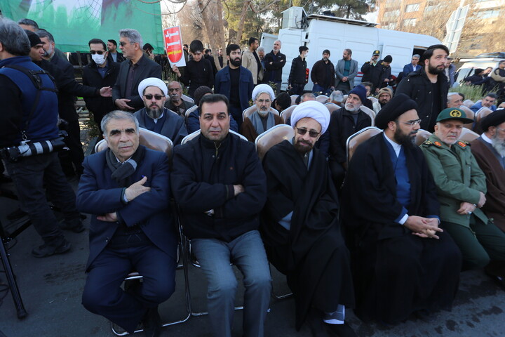 تصاویر / تجمع بزرگ مردمی و تشییع باشکوه لاله‌های خونین امنیت در اصفهان