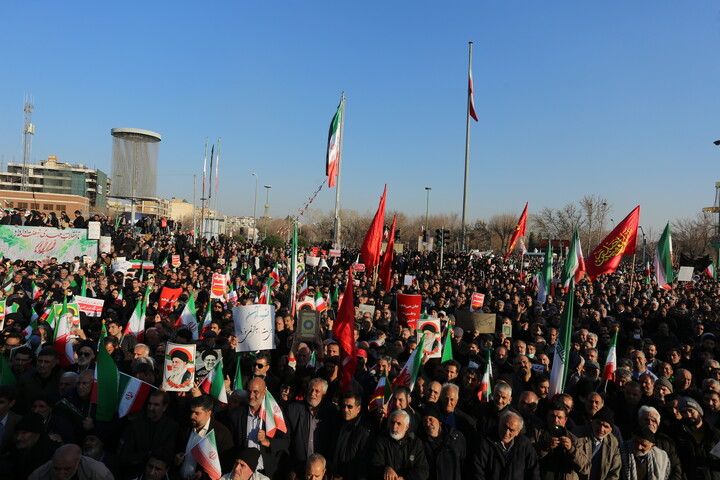 تصاویر / تجمع بزرگ مردمی و تشییع باشکوه لاله‌های خونین امنیت در اصفهان