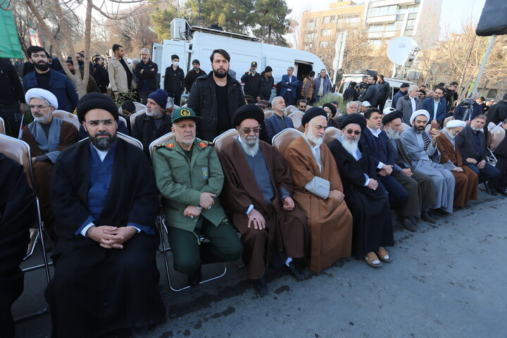 تصاویر / تجمع بزرگ مردمی و تشییع باشکوه لاله‌های خونین امنیت در اصفهان