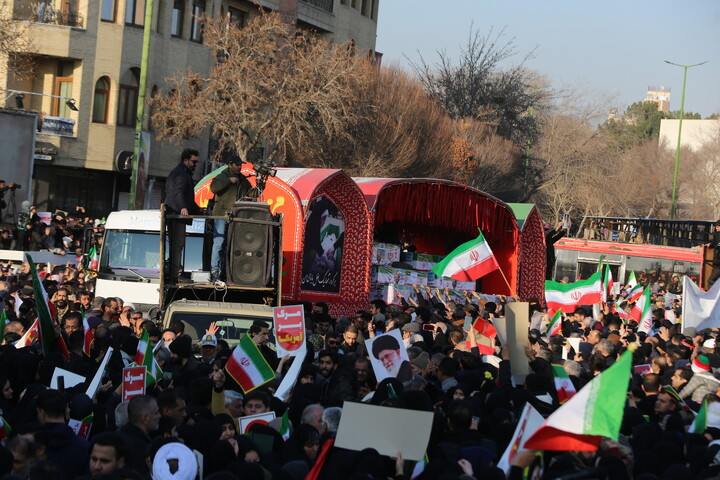 تصاویر / تجمع بزرگ مردمی و تشییع باشکوه لاله‌های خونین امنیت در اصفهان