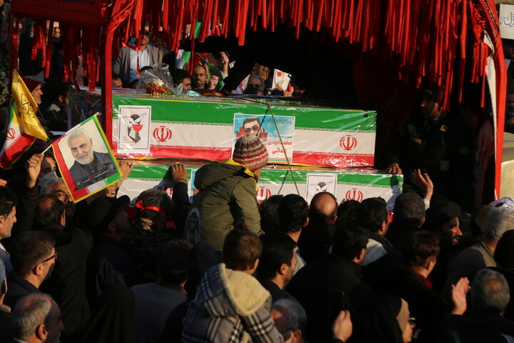 تصاویر / تجمع بزرگ مردمی و تشییع باشکوه لاله‌های خونین امنیت در اصفهان