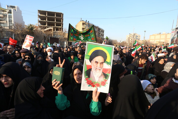 تصاویر / تجمع بزرگ مردمی و تشییع باشکوه لاله‌های خونین امنیت در اصفهان