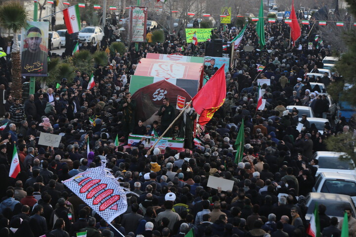 تصاویر / تجمع بزرگ مردمی و تشییع باشکوه لاله‌های خونین امنیت در اصفهان