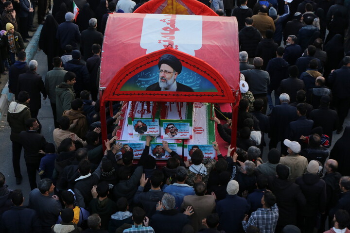 تصاویر / تجمع بزرگ مردمی و تشییع باشکوه لاله‌های خونین امنیت در اصفهان