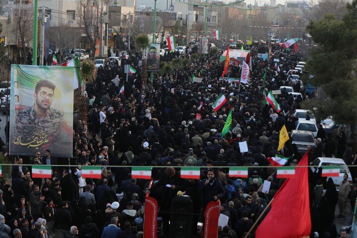 تصاویر / تجمع بزرگ مردمی و تشییع باشکوه لاله‌های خونین امنیت در اصفهان