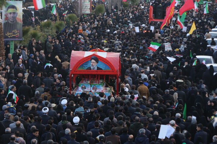 تصاویر / تجمع بزرگ مردمی و تشییع باشکوه لاله‌های خونین امنیت در اصفهان