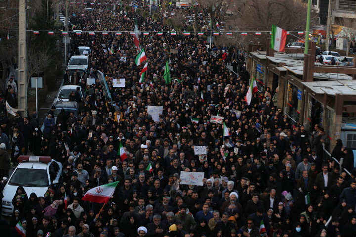 تصاویر / تجمع بزرگ مردمی و تشییع باشکوه لاله‌های خونین امنیت در اصفهان