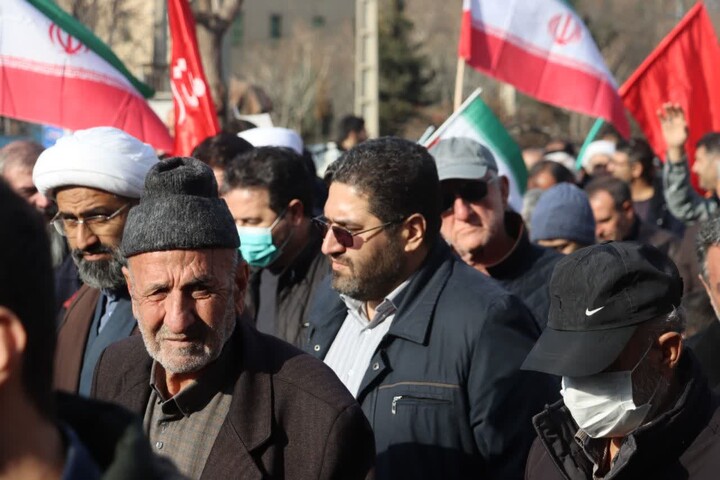 قیام  مردم مهرشهر کرج علیه اغتشاشگران