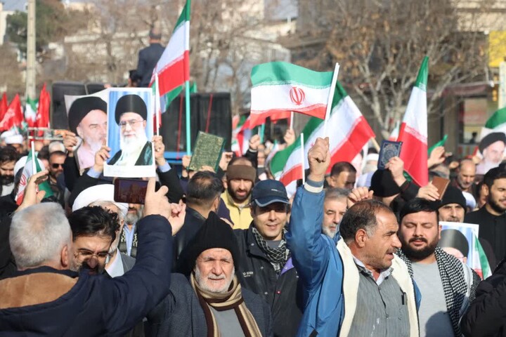 قیام  مردم مهرشهر کرج علیه اغتشاشگران