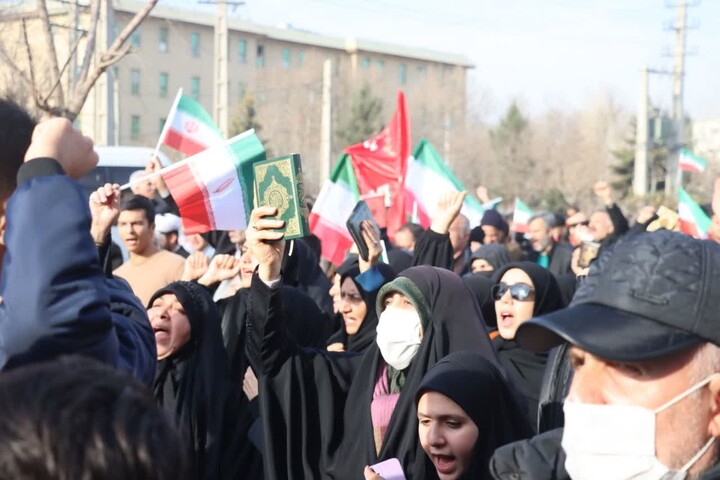 قیام  مردم مهرشهر کرج علیه اغتشاشگران