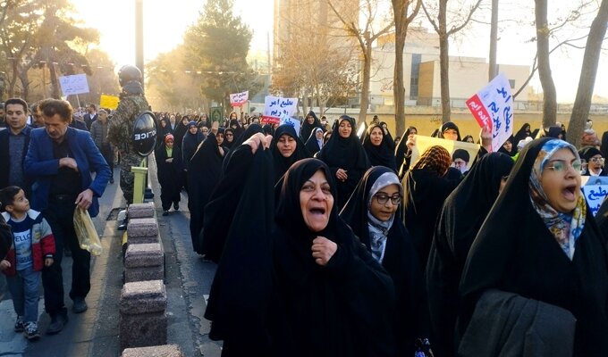 تصاویر/راهپیمایی حماسی تاریخی و بی سابقه مردم کاشان در یوم الله ۲۲ دی