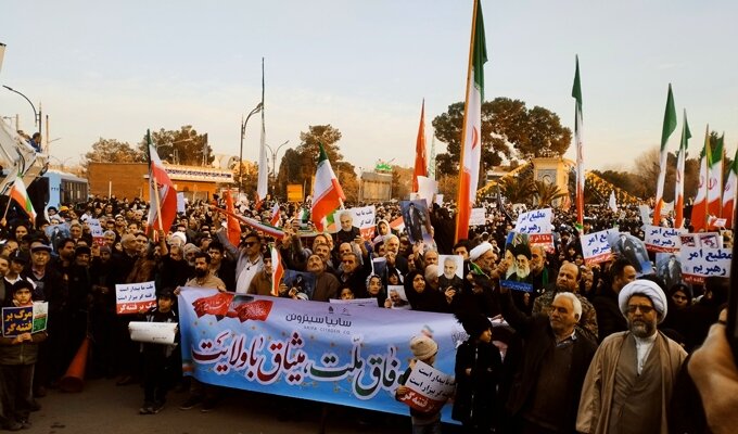 تصاویر/راهپیمایی حماسی تاریخی و بی سابقه مردم کاشان در یوم الله ۲۲ دی