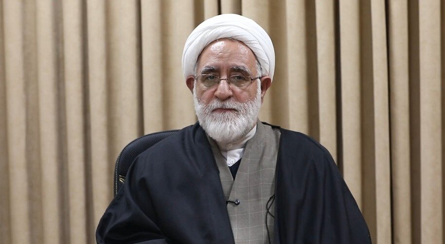 امروز، روزی است که باید پشت امام و رهبرمان بایستیم / رهبری به تمام معنا حامی مردم و ایران اسلامی است