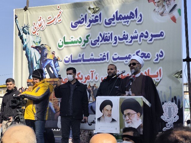 مردم کردستان پاسدار خون شهدا و حافظ امنیت ایران اسلامی هستند