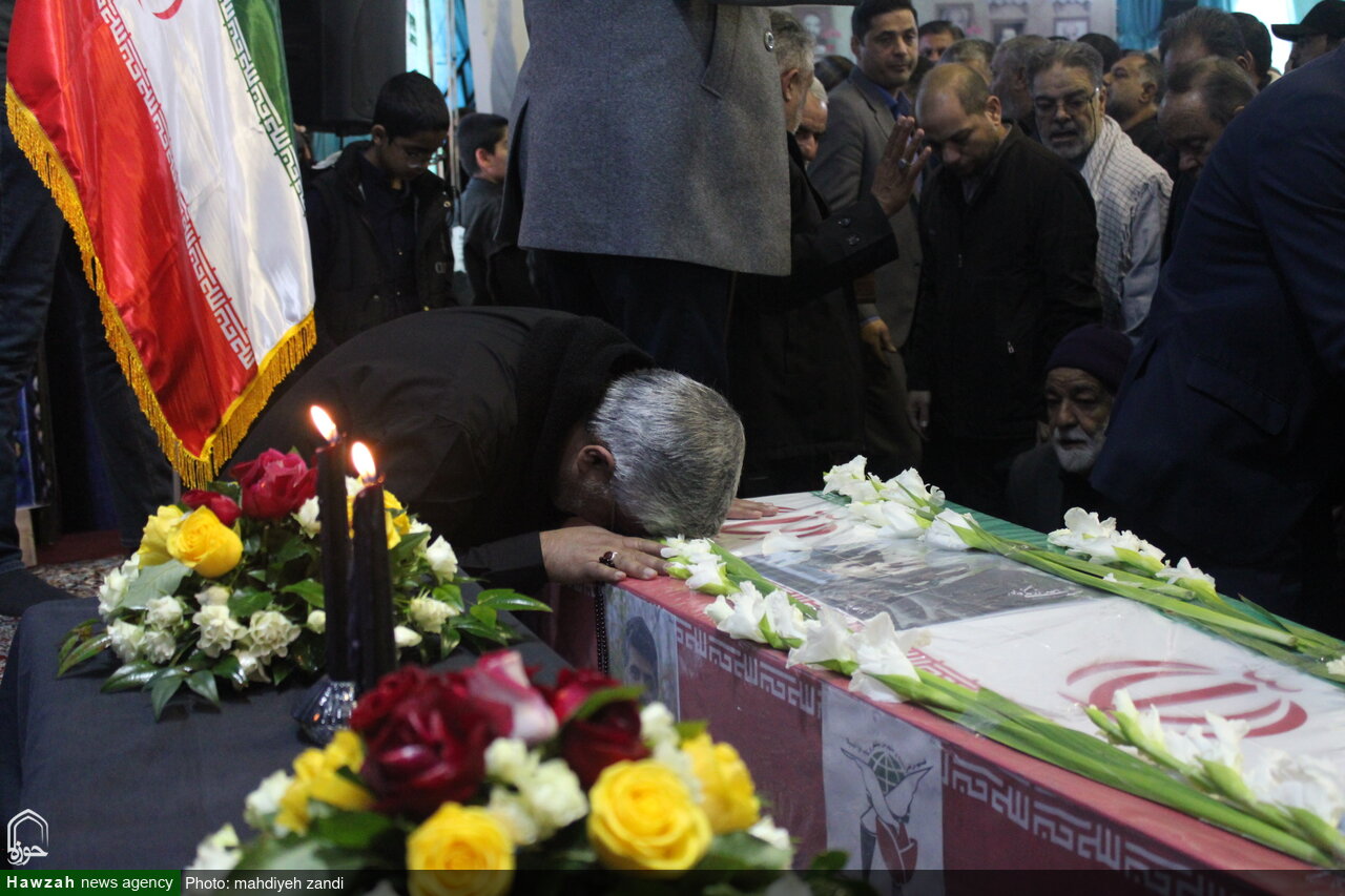 تصاویر/ وداع مردم‌ کرمان‌ با شهید امنیت اَحد زرنگی‌پور