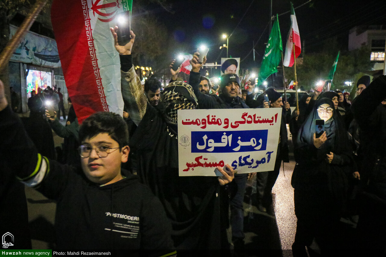 استنفار شعبي في قم.. مسيرة بالأكفان ضد الفوضى ودعماً للثورة + صور