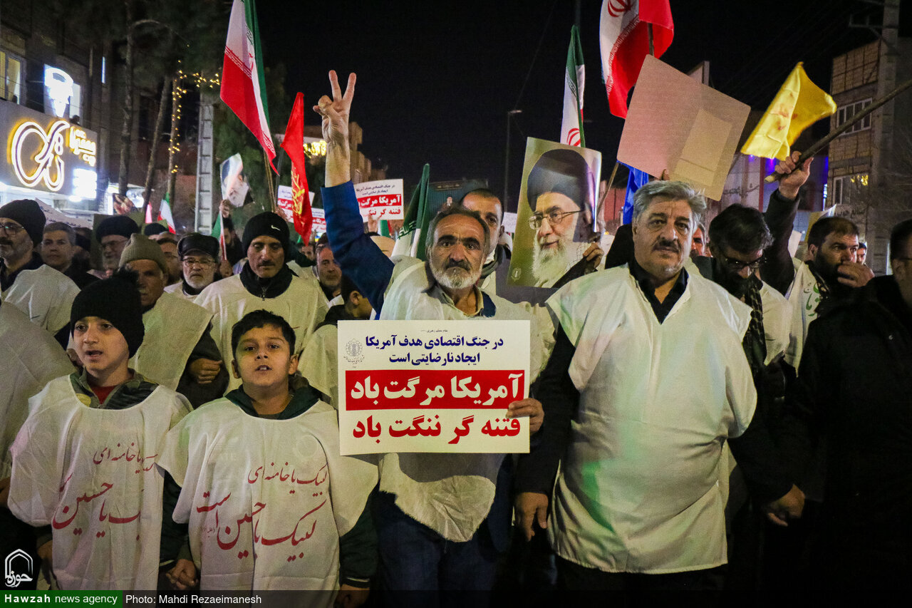 استنفار شعبي في قم.. مسيرة بالأكفان ضد الفوضى ودعماً للثورة + صور