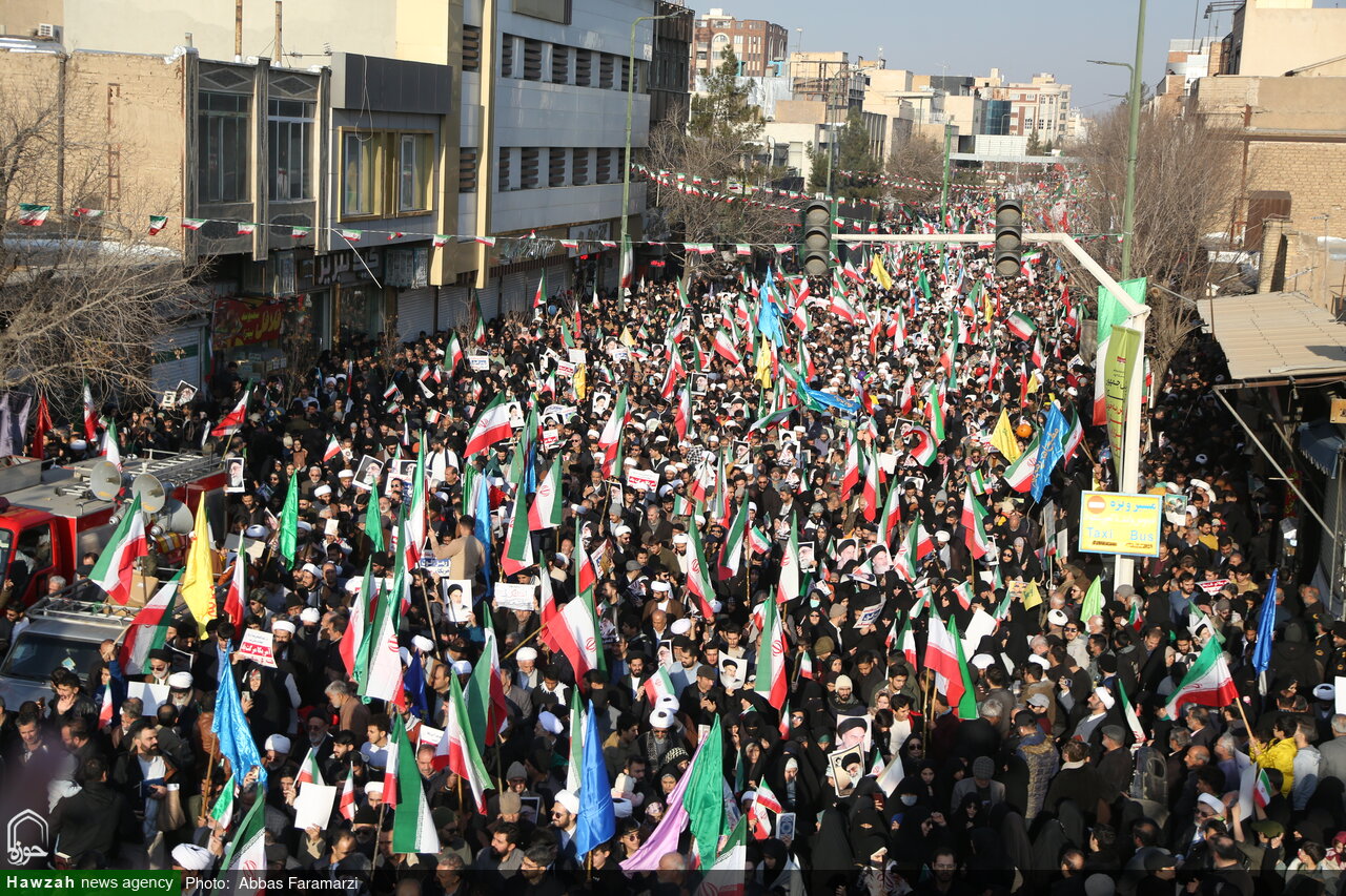 حماسه آفرینی قمی‌ها برای ایران / همه آمدند / دنیا تماشاگر اتحاد مقدس ایرانی‌ها + فیلم و عکس