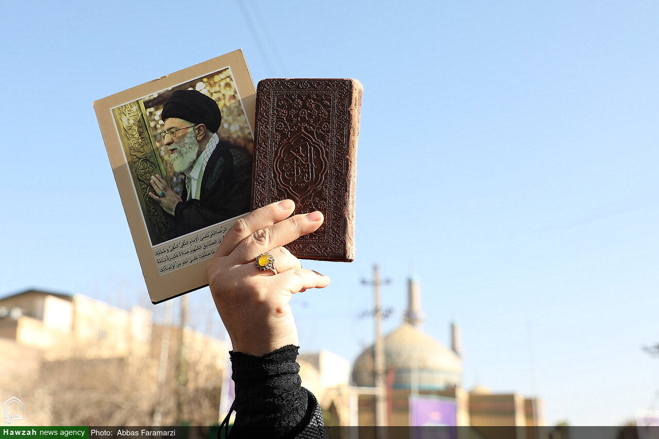 قرآن، پرچم ایران و تصاویر رهبر معظم انقلاب نمادهای شاخص ملت متحد ایران در تجمعات سراسری/ تأکید حوزویان بر جانفشانی در دفاع از ولایت