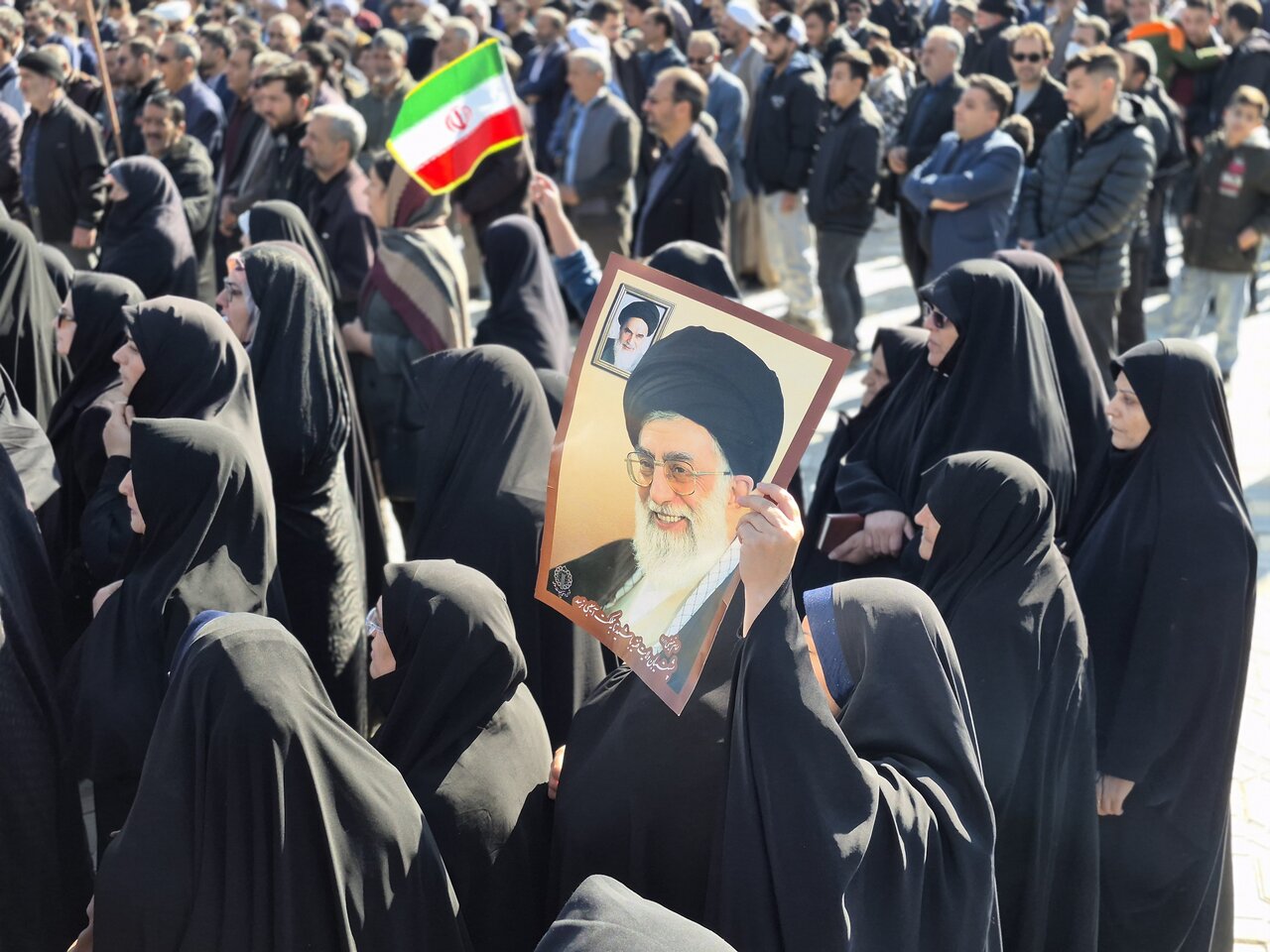 ایران میں حالیہ دہشتگردانہ کارروائیوں کی مذمت اور رہبر و نظام اسلامی سے عقیدت کے اظہار کے لئے احتجاجی ریلیاں / عوام نے اپنے اتحاد سے کئی ریکارڈ بنا دئے