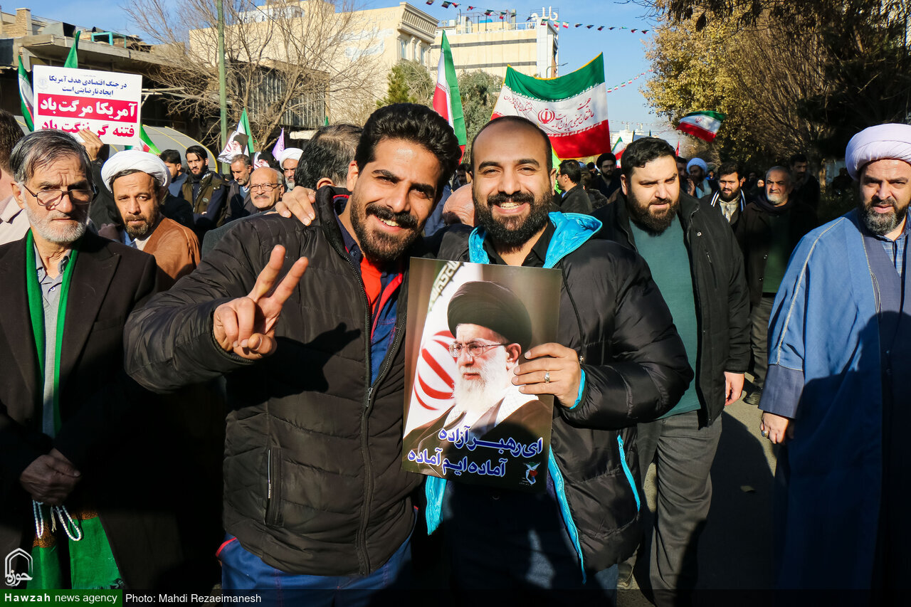 ملحمة شعبية في مدينة قم لإدانة المثيرين للشغب + فيديو وصور