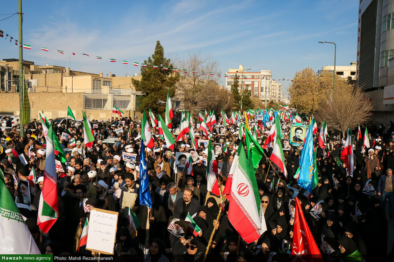 ملحمة شعبية في مدينة قم لإدانة المثيرين للشغب + فيديو وصور