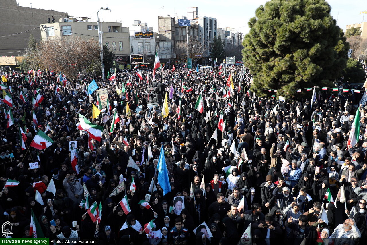 ملحمة شعبية في مدينة قم لإدانة المثيرين للشغب + فيديو وصور