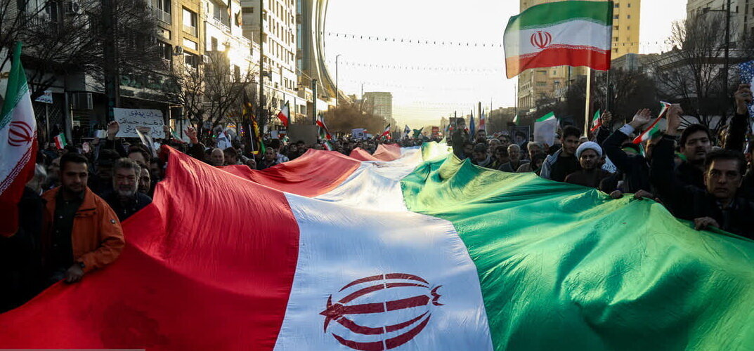 تجمع شعبي كبير في طهران ضد أعمال الشغب المسلحة