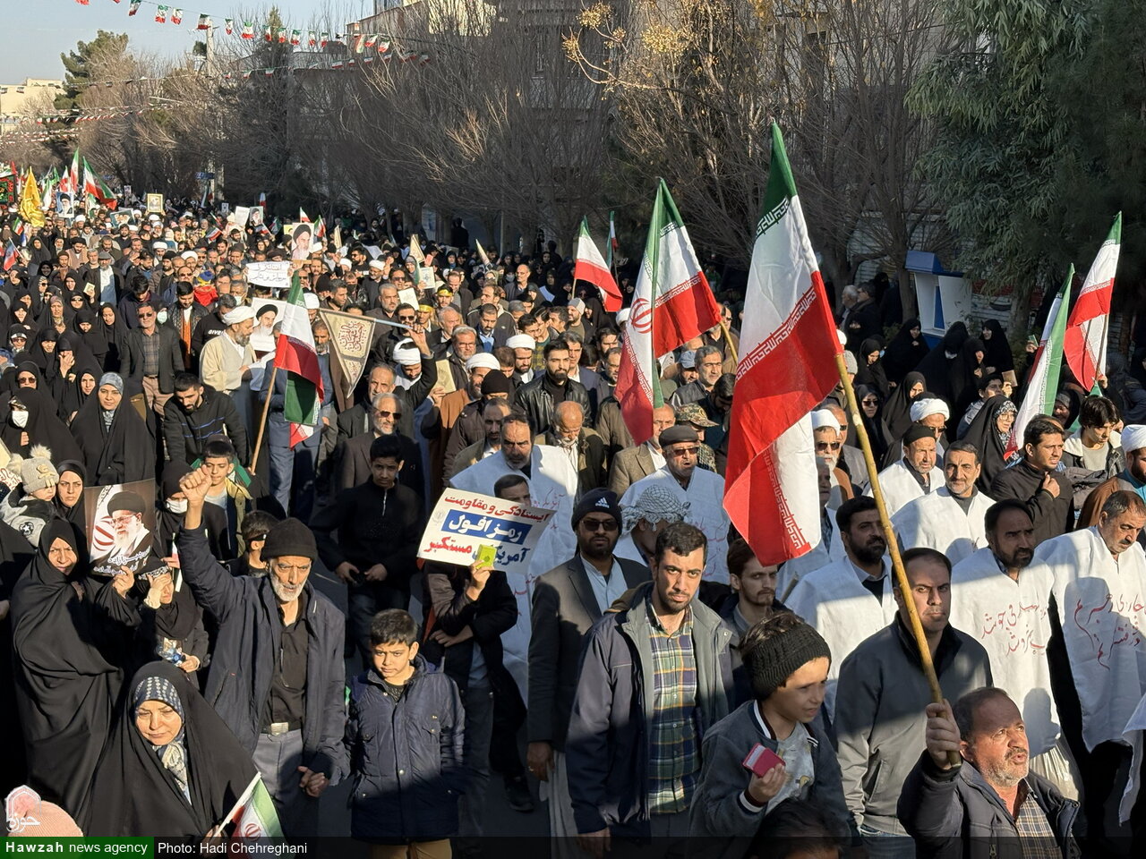 مردم  ایران، وطن و حاکمیت خود را با هیچ چیز معامله نمی‌کنند