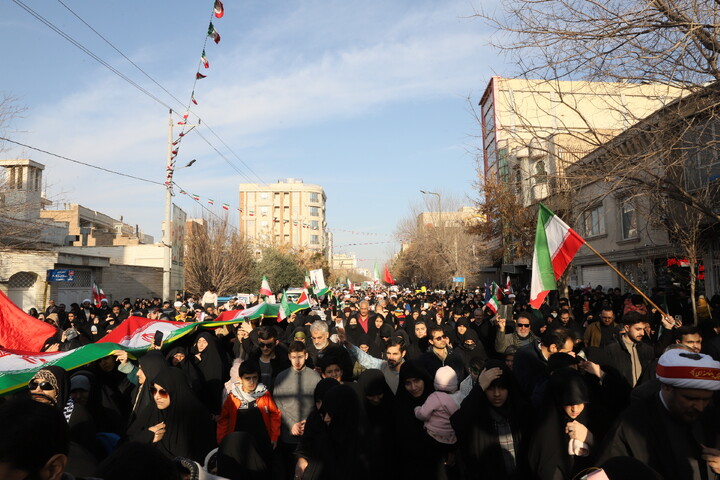 راهپیمایی پرشور مردم قم علیه اغتشاشگران
