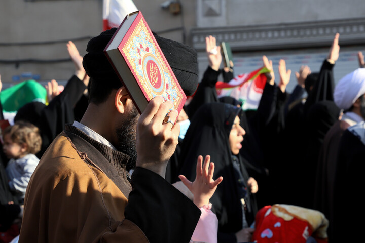 راهپیمایی پرشور مردم قم علیه اغتشاشگران
